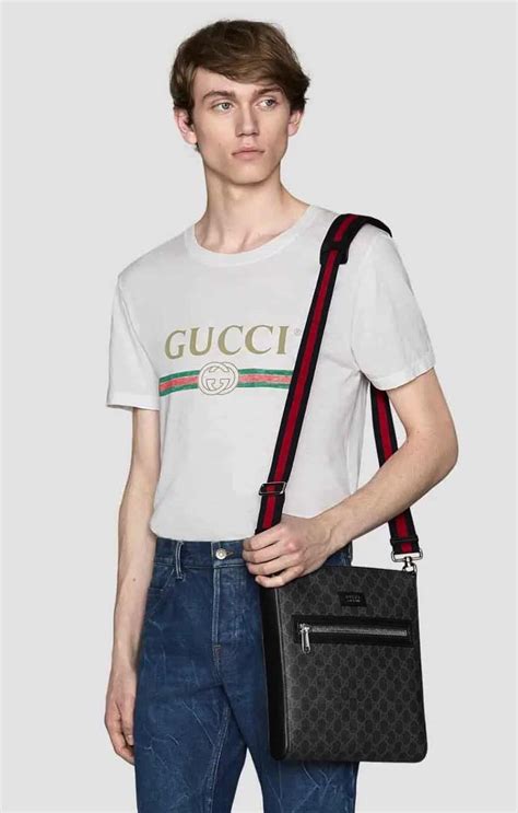 borsello uomo gucci indossato|Gucci.